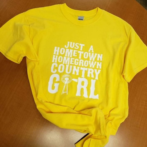 Brand new custom hometown girl unisex T-shirt - Picture 1 of 1